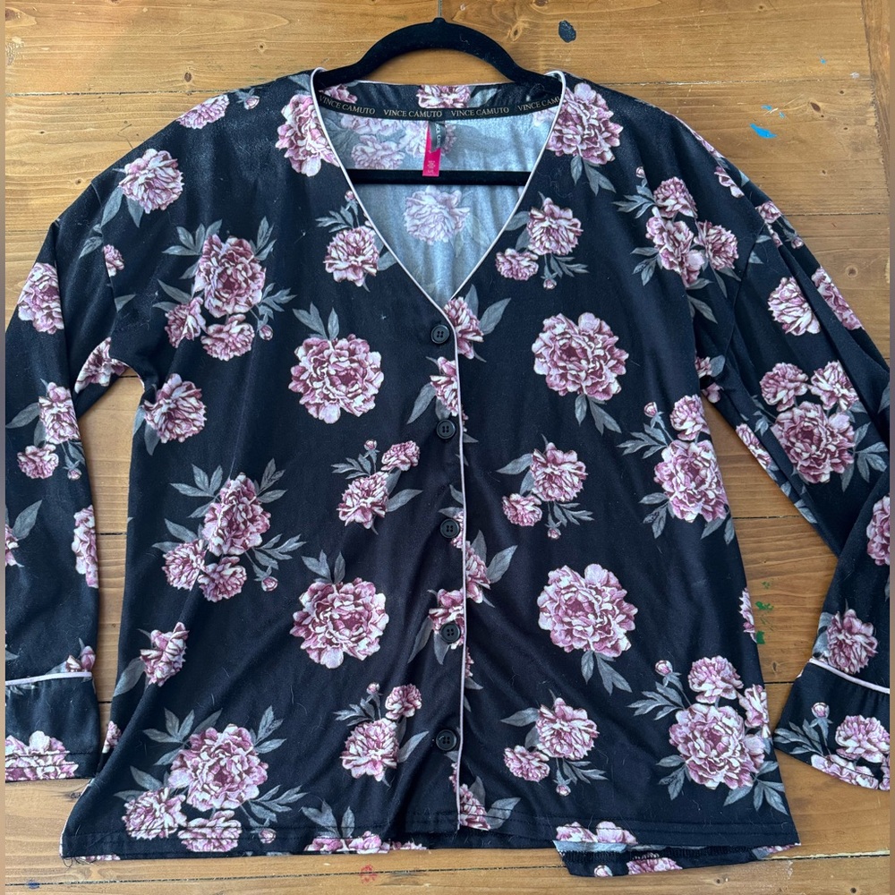 Vince Camuto Black and Pink Floral Top‎